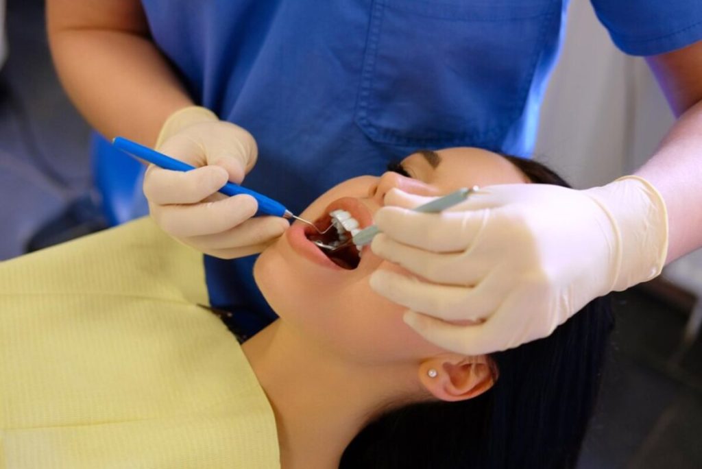 dentists to fix broken teeth