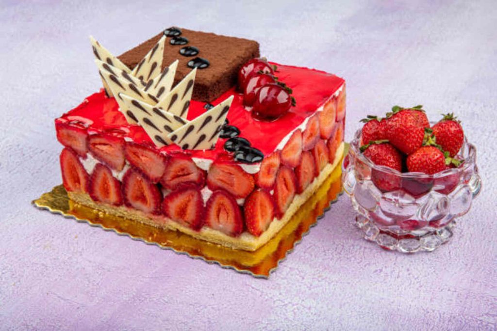 How to Create a Special Fruit Cake Design