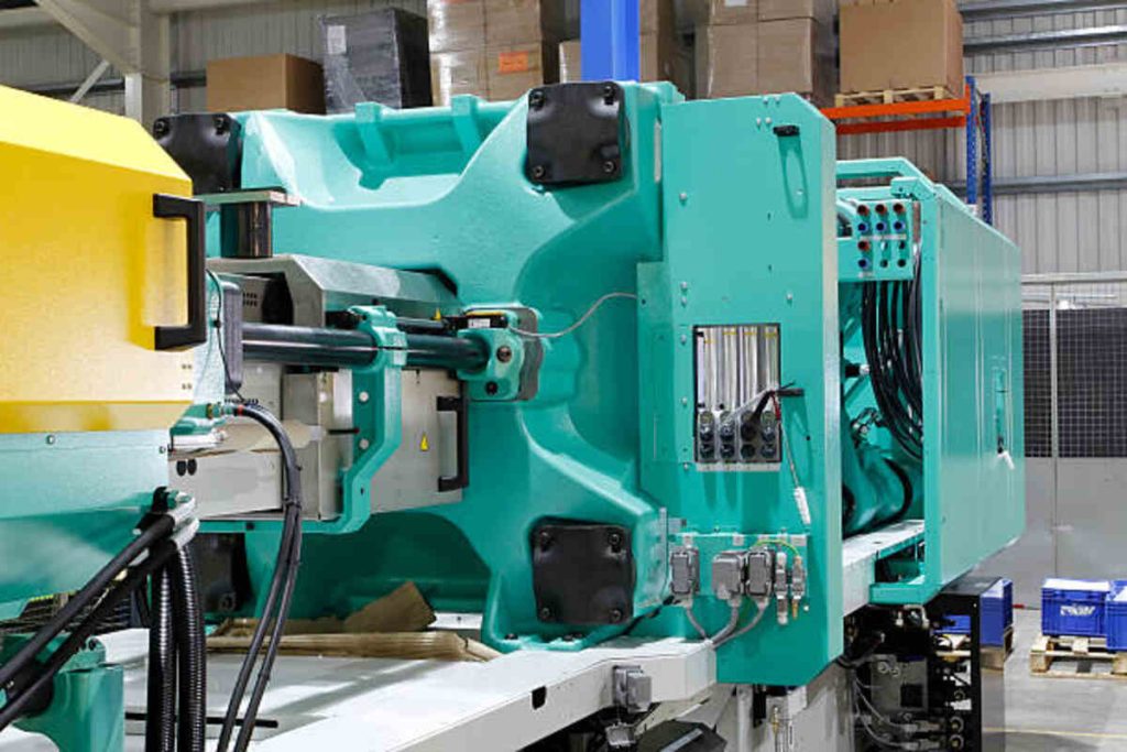 plastic injection molding machine